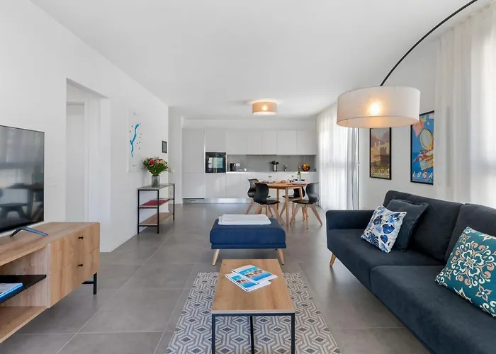 Loctowers A4-4-2 By Interhome Локарно